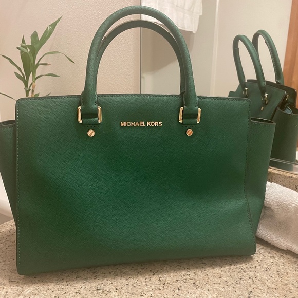 Michael Kors Handbags - Michael Kors handbag no strap